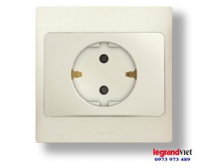 Ổ cắm Legrand Schuko màu trắng Mallia
